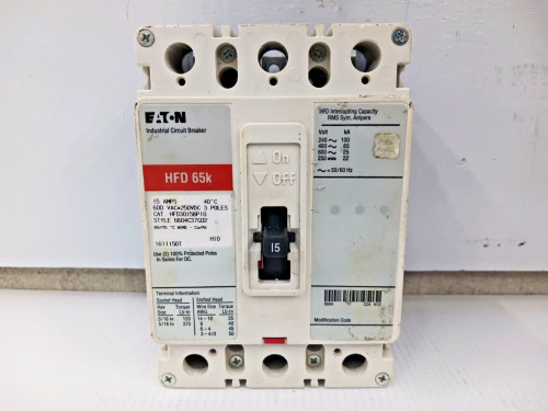 EATON 15 AMP CIRCUIT BREAKER 3 POLE 600 VAC 65kA HFD3015BP10 (FLAW)