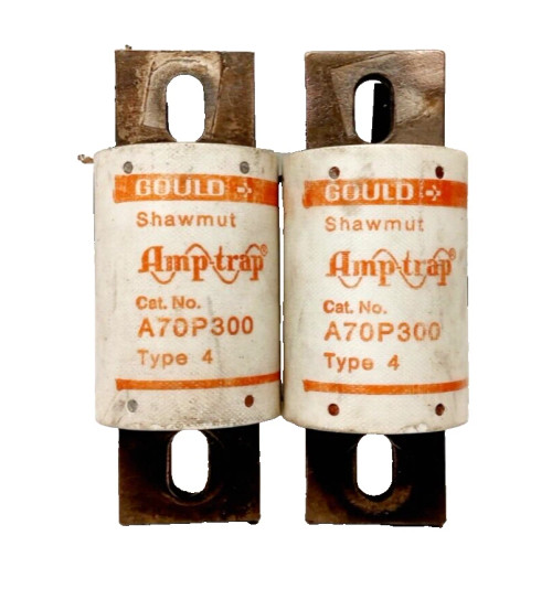 2) Gould Shawmut 300 Amp Fuses 700 Volt Or Less A70P300 LOT OF 2