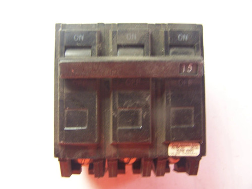 GE GENERAL ELECTRIC 15 AMP CIRCUIT BREAKER 3P 240 VAC THQB32015