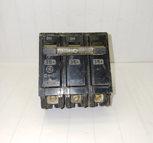 GE 35 AMP BOLT ON CIRCUIT BREAKER 3 POLE 240 VAC 22 KA THQB32035