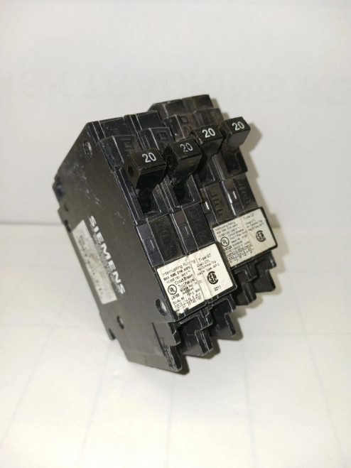 LOT OF 2) SIEMENS Q2020 20 AMP CIRCUIT BREAKER SINGLE POLE 120/240 VAC TANDEM