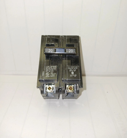 SIEMENS 20 AMP CIRCUIT BREAKER 2 POLE 120/240/ VAC PLUG IN Q220