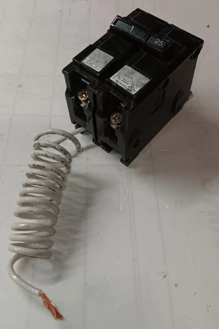 SIEMENS B12500S01 25 AMP BOLT-ON SHUNT TRIP CIRCUIT BREAKER 1 POLE 120/240 VAC