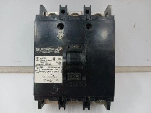 Square D 225 Amp Circuit Breaker 3 Pole 240 VAC 22kA Q2L3225A