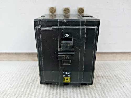 Square D 40 Amp Bolt-On Circuit Breaker 3 Pole 240 VAC 10kA QOB340
