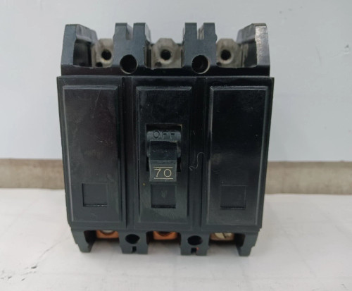 WESTINGHOUSE 70 AMP CIRCUIT BREAKER 240 VAC BOLT ON 3 POLE QCA3070