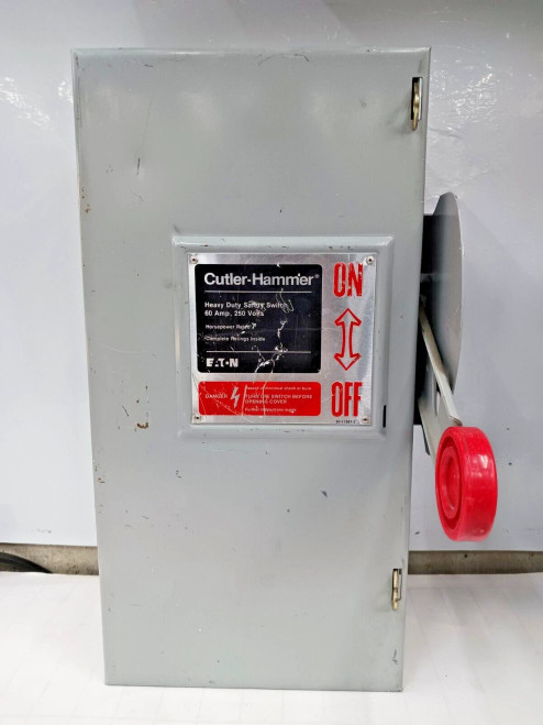 CUTLER HAMMER 60 AMP FUSIBLE SAFETY SWITCH DISCONNECT 3 POLE 240 VAC DH322FGK