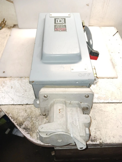 SQUARE D 30 AMP NON-FUSED SAFETY SWITCH W RECEPTACLE 600 VAC 250 DC HU361AWC