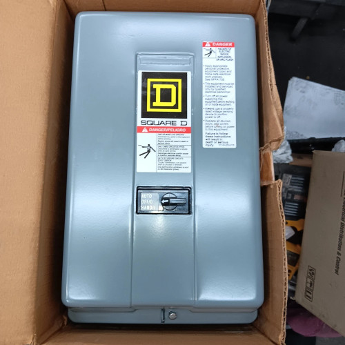 NEW SQUARE D 8903LXG20V02CR6 ENCLOSED LIGHTING CONTACTOR 2 POLE 120V COIL