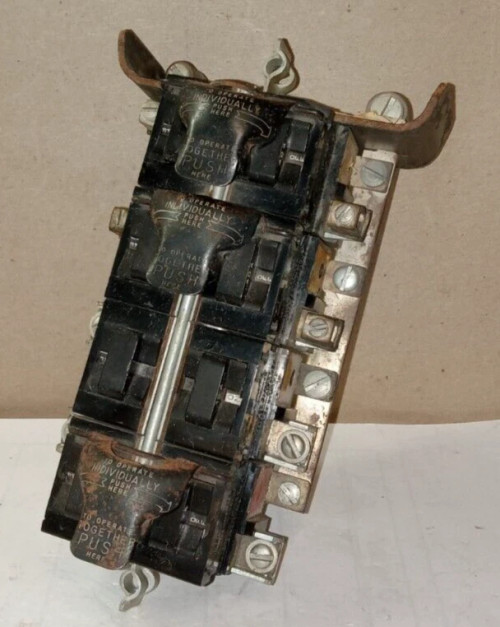 BULLDOG PUSHMATIC 4910-0215 70 AMP PANELBOARD INT. 8 CIRC 120/240V 50/15/2X-40A