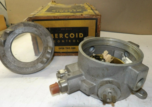 NEW MERCOID EXPLOSION PROOF PRESSURE CONTROL SWITCH 115 VAC 230 VDC DAH31-2