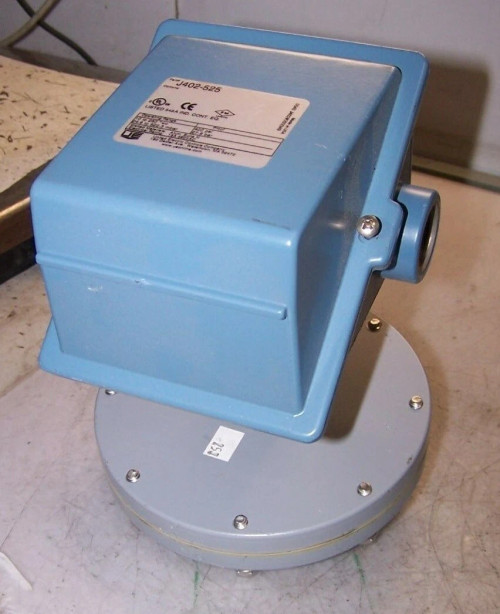 NEW UNITED ELECTRIC J402 PRESSURE SWITCH 480 VAC 15 AMP MODEL J402-525