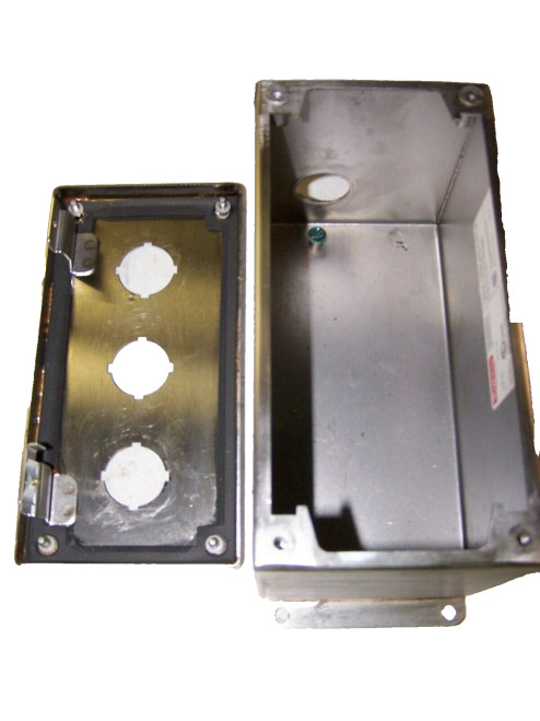 HOFFMAN E3PBXSS STAINLESS STEEL 3 HOLE PUSH BUTTON ENCLOSURE 8" x 4" x 4-5/8"