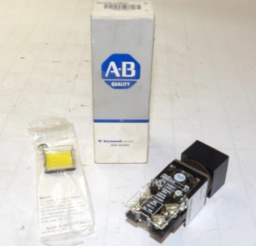 NEW ALLEN BRADLEY SMALL SQUARE MOMENTARY PUSHBUTTON 300 VAC 1 NO 1NC 800MB-CA9AK