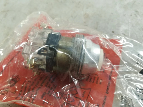 NEW WESTINGHOUSE PB1CBOAB OIL TIGHT HEAVY DUTY PUSHBUTTON PUSH-PULL MAINTAINED
