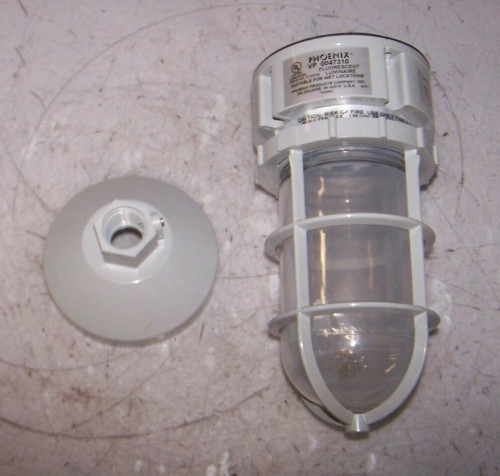 NEW PHOENIX VAPOR PROOF FLUORESCENT FIXTURE 26 WATTS 120 VAC .45 AMP 0047310