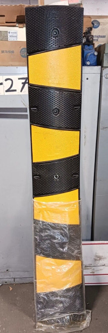 NEW VEVOR RUBBER SPEED BUMP DRIVEWAY CABLE PROTECTOR RAMP 12"X6' W/ 2 CHANNELS
