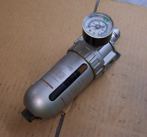 NEW SMC 1/4" NPT FILTER REGULATOR RANGE 7-120 PSI NON RELIEVING AW201
