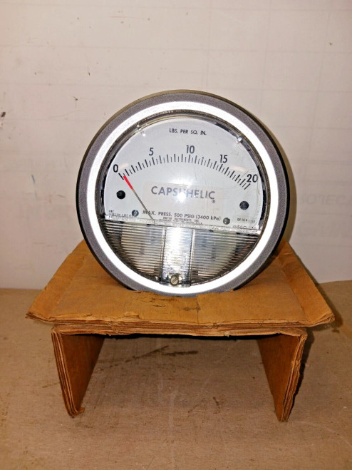 NEW DWYER CAPSUHELIC PRESSURE METER GAGE 500 PSIG (3400KPA) 4220C