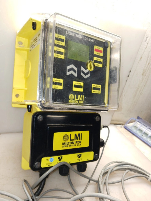 MILTON ROY LMI DP5000-1B-0 METERING PUMP CONTROLLER WITH ACCESSORIES