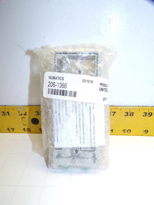 New Numatics Pneumatic Valve Manifold 206-1366