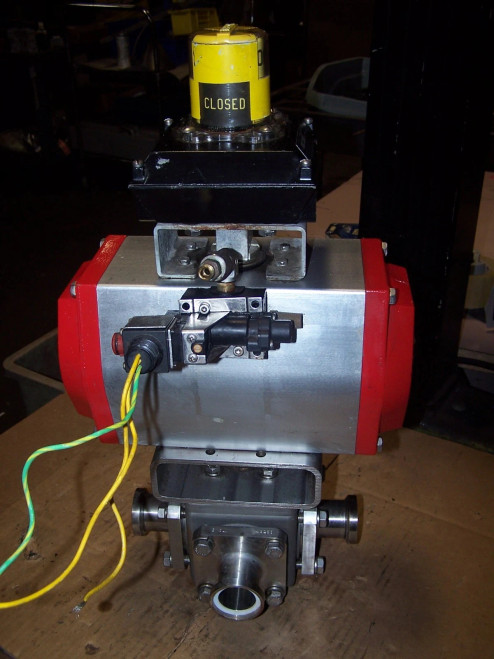 BRAY PBM 1.5" STAINLESS SANITARY 3-WAY ACTUATED VALVE 800 PSIG CWP MIH-76-CB13