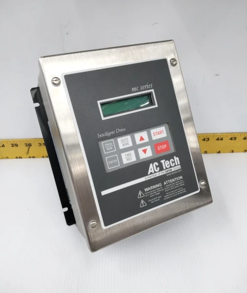New Lenze AC Tech 1 HP AC Variable Frequency Drive 240 VAC 3 Phase M1210E