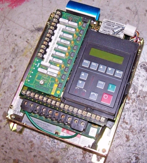 NEW ALLEN BRADLEY 1 HP AC VFD DRIVE W/KEYPAD 380/460 VAC 1336S-BRF10-AN-EN