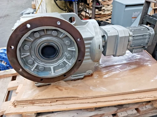 New Sew EuroDrive 2 HP Ac GearMotor 1740/2.2 Rpm KAF107 R77 DRE90L4/TH/DH 8000lb