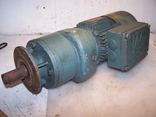 SEW EURODRIVE .43 KW AC ELECTRIC GEARMOTOR RF40GN/10 74 RPM OUTPUT