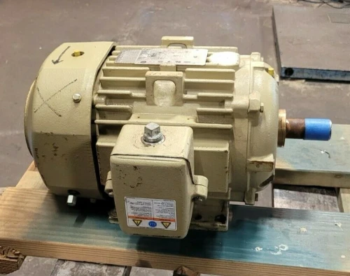 GE 7.5 HP AC ELECTRIC MOTOR 460V 213T FRAME 3 PHASE 3530 RPM 5KS213XAA108D2