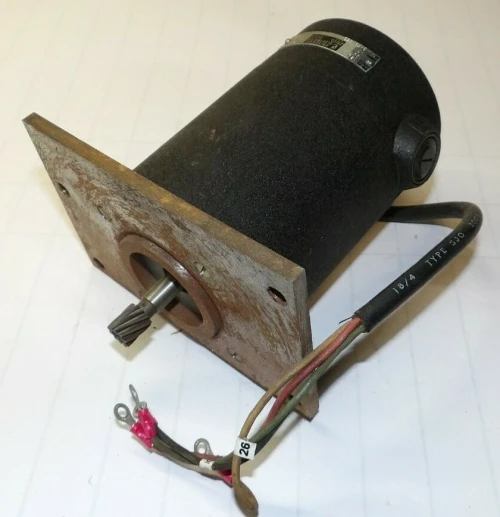 MAGNETEK UNIVERSAL ELECTRIC 7650 RPM DC MOTOR .7 AMP 120 VDC 44-014 M-9655