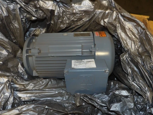 NEW SEW EURODRIVE 5.9 HP (4.4 KW) MOTOR 460YY 3Ø 850/1750 RPM 132M DFV132ML8/4