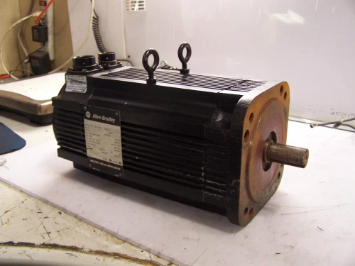 ALLEN BRADLEY AC SERVO MOTOR 3000 RPM 1-3/4"X7/8" MODEL L326AB-B520E-21
