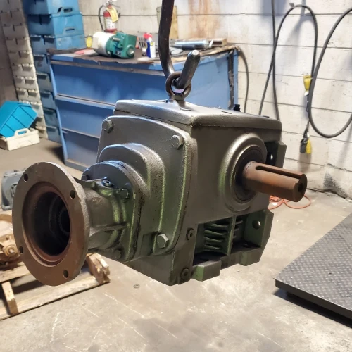 NEW NORD 519.31:1 RATIO GEAR REDUCER 12257 TORQUE 3.4 RPM RIGHT ANGLE 56C FRAME
