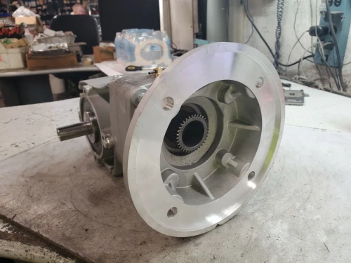 NEW NORD 20.04:1 RATIO GEAR REDUCER 1938 TORQUE 87 RPM 33 TEETH 1" DIA