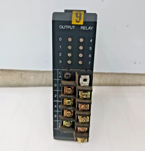 GE FANUC 8 CIRCUIT RELAY OUTPUT MODULE IC610MDL180A