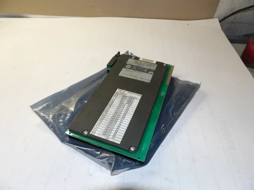ALLEN BRADLEY 1771-IAD B 120 V AC/DC INPUT MODULE