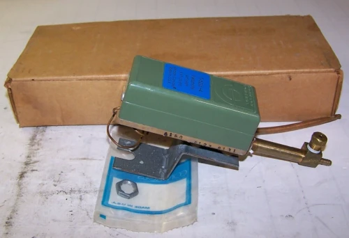 NEW JOHNSON CONTROLS 40° - 240°F TEMPERATURE CONTROLLER T-5210-4