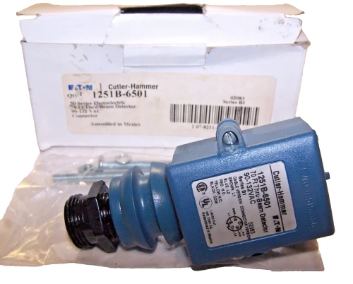 New Eaton Cutler-Hammer Photoelectric Thru Beam Sensor 70 FT 132 VAC 1251B-6501