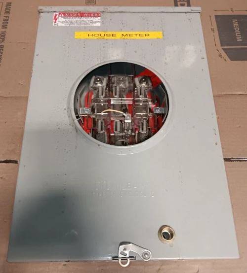 MILBANK U9700L 200 AMP RINGLESS METER SOCKET LEVER BYPASS 7-JAW 600V 3Ø