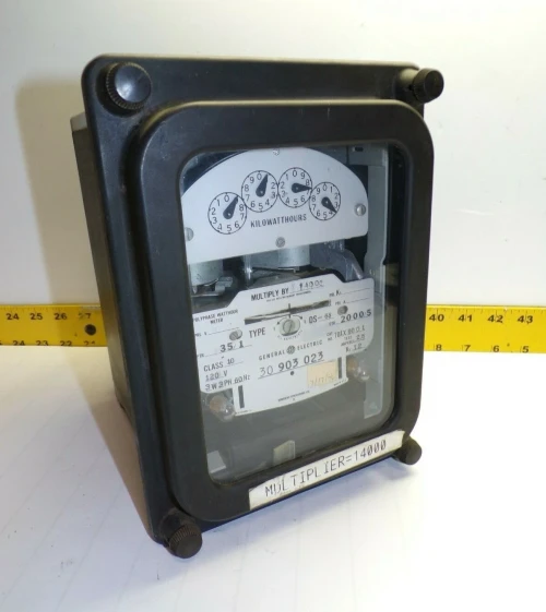 GE TYPE DS-63 POLYPHASE WATTHOUR METER 120V 3W 3PH PTR 35/1 701X90G1