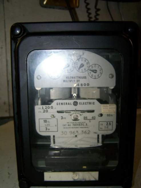 GE TYPE DS-63 TWO STATOR WATTHOUR METER 120 VOLT 3 WATT 3 PHASE 700X63G1