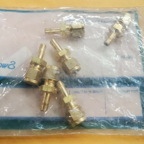6) NEW SWAGELOK BRASS TUBE FITTING REDUCER 6mm x 1/4" TUBE B-6M0-R-4 LOT OF 6
