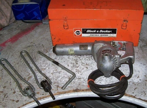 BLACK & DECKER 1" HEAVY DUTY ELECTRIC PORTABLE HAMMER 115VAC TYPE D 3.3 AMPS 103