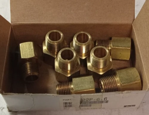8) NEW PARKER BRASS ADAPTER FITTING 3/8 X 3/8 222P-6-6 LOT OF 8