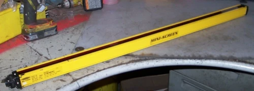 BANNER MINI-SCREEN EMITTER SAFETY LIGHT CURTAIN RANGE 30 FT MSE3624Y