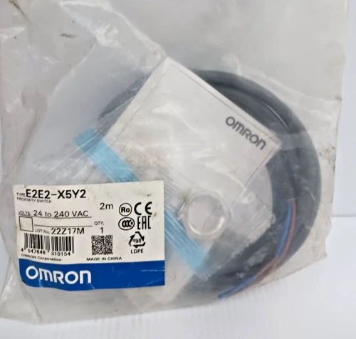 New Omron E2E2-X5Y2 Proxomity Switch 2M 24 to 240 Vac