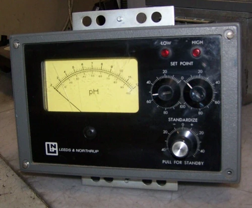 LEEDS & NORTHRUP PH ANALYZER 100/132 VAC 12 VA 7075-3-107-120-202-000
