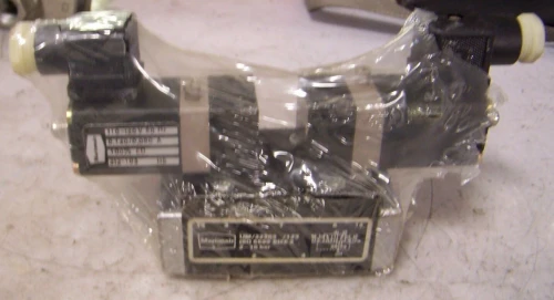 NEW MARTONAIR UM/22253/123 DISTRIBUTION VALVE SOLENOID PILOT OPERATED 120 VAC